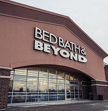 Streetwise IR business news on Bed Bath Beyond (image of storefront).