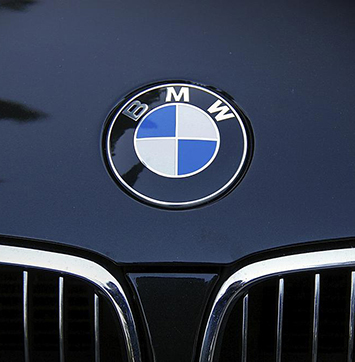 Streetwise IR business news on BMW (image of BMW logo).