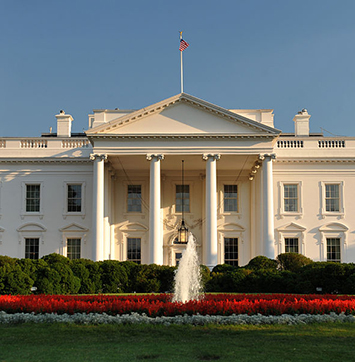 Streetwise IR business news on student loans (image of White House).