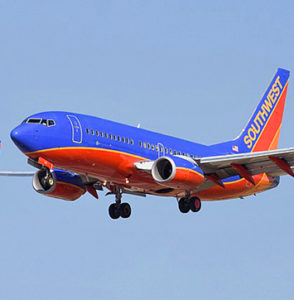 Image of Southwest Airlines Boeing 737-700 in flight.