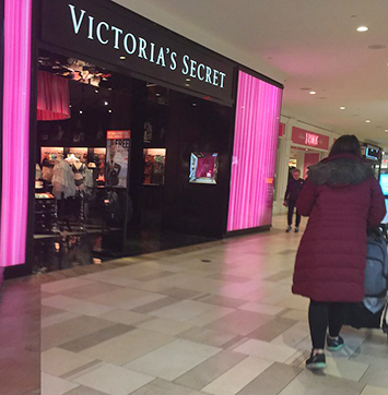 Image of Victoria's Secret storefront.