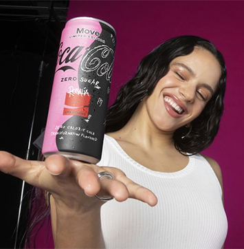 Image of singer Rosalia with can of new Coca-Cola flavor - Move.