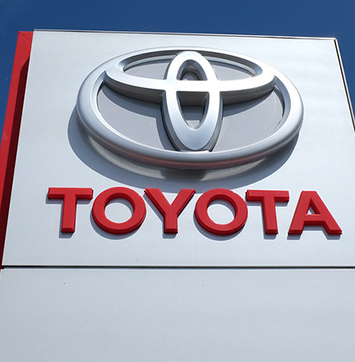 Image of Toyota dealership signage.